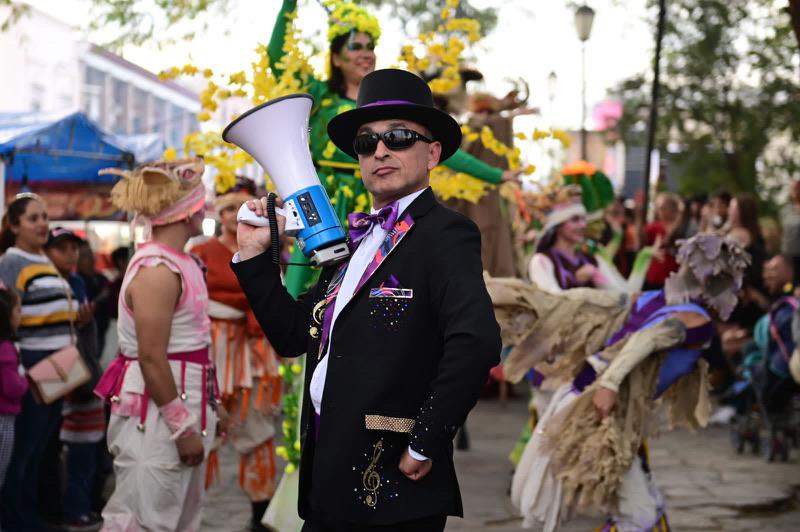 El pregonero invita a las presentaciones del FAOT 2024