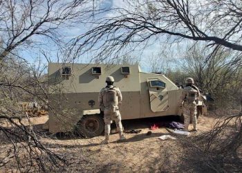 Aseguran autoridades un camión blindado en la localidad del Sásabe