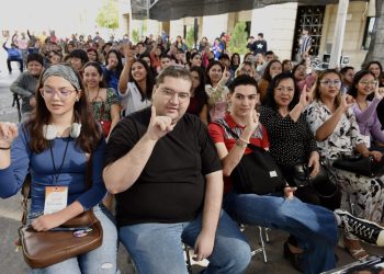 Se gradúan 2 mil 400 jóvenes del Taller de Lengua de Señas Mexicana