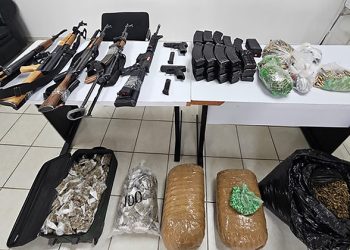 Incautan vehículos, arsenal y drogas en SLRC y El Sásabe