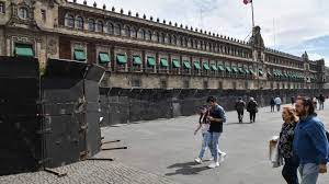 Palacio Nacional, con vallas metálicas por ‘Marcha por la Democracia’ del 18 de febrero