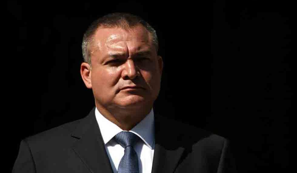 Acusan a García Luna de intentar sobornar a prisioneros