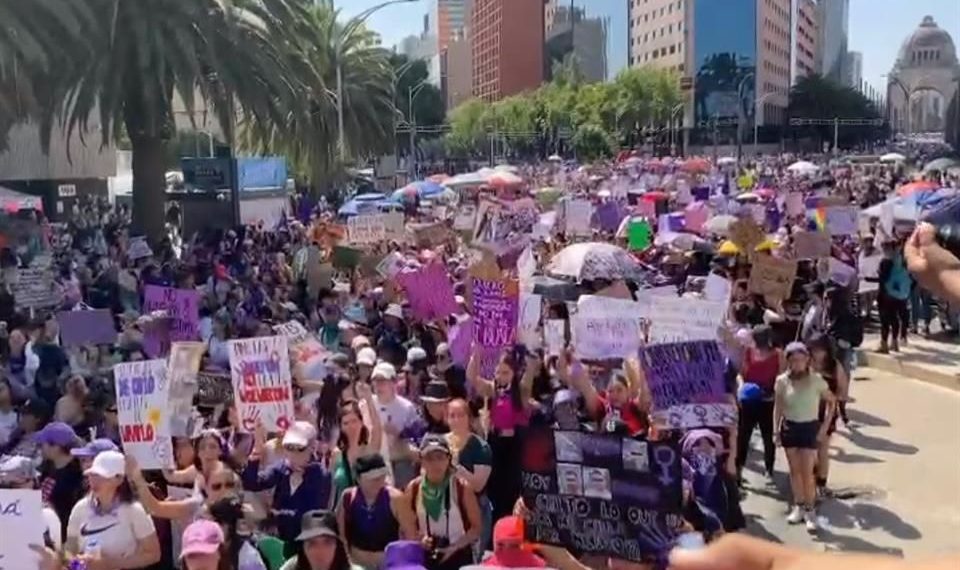 Marchan mujeres por el 8M