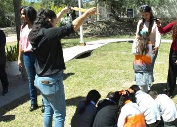 Observan Eclipse Solar 2024 en el Centro Hábitat Café Combate