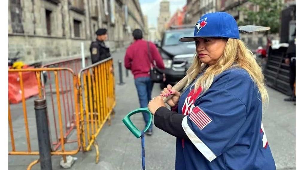 'Vengo como beisbolista a ver si así me atiende'