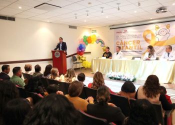Reconoce Isssteson a doctor Covarrubias y enfermera Concepción Zapien en la lucha contra el Cáncer Infantil