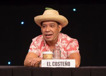 Cae a barranco camioneta de 'El Costeño'