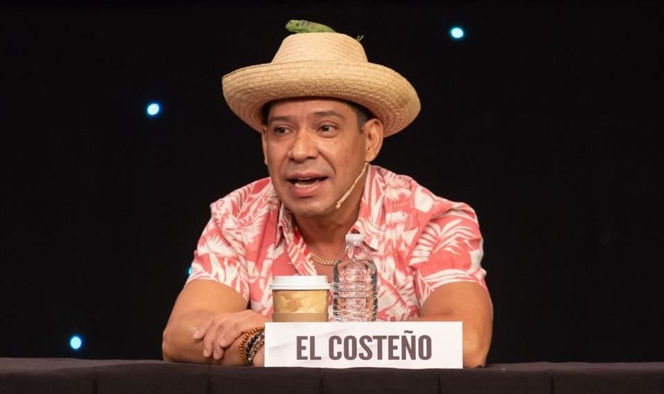 Cae a barranco camioneta de 'El Costeño'