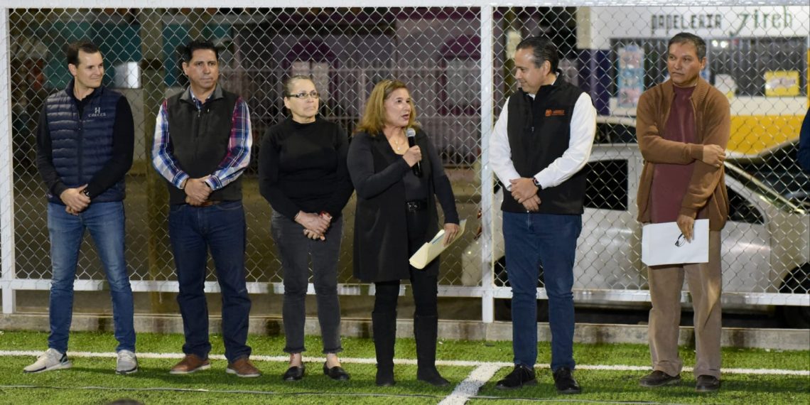 Entrega Toño Astiazarán rehabilitación de parque en Costa del Sol