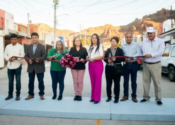 Entregan a vecinos de fraccionamiento Luis Donaldo Colosio obra de pavimentación con concreto hidráulico.&nbsp;