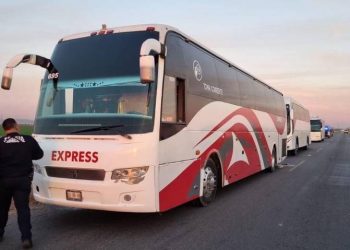 Aseguran autoridades en Sonora tres camiones con más de 400 guatemaltecos