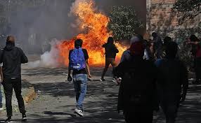 AMLO pide a normalistas de Ayotzinapa que “no abusen” en sus protestas