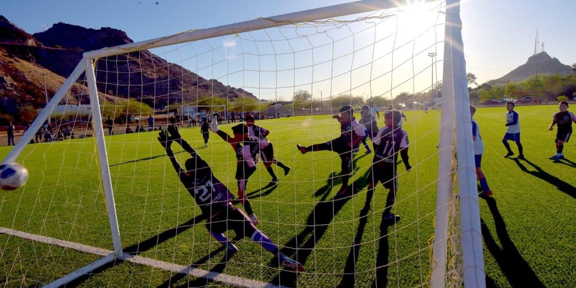 Disfrutan familias de actividades deportivas y entretenimiento en El Cárcamo