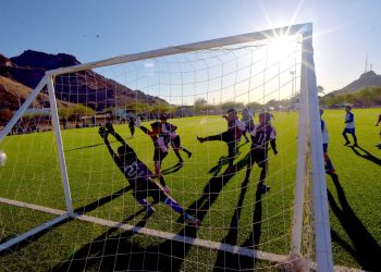 Disfrutan familias de actividades deportivas y entretenimiento en El Cárcamo