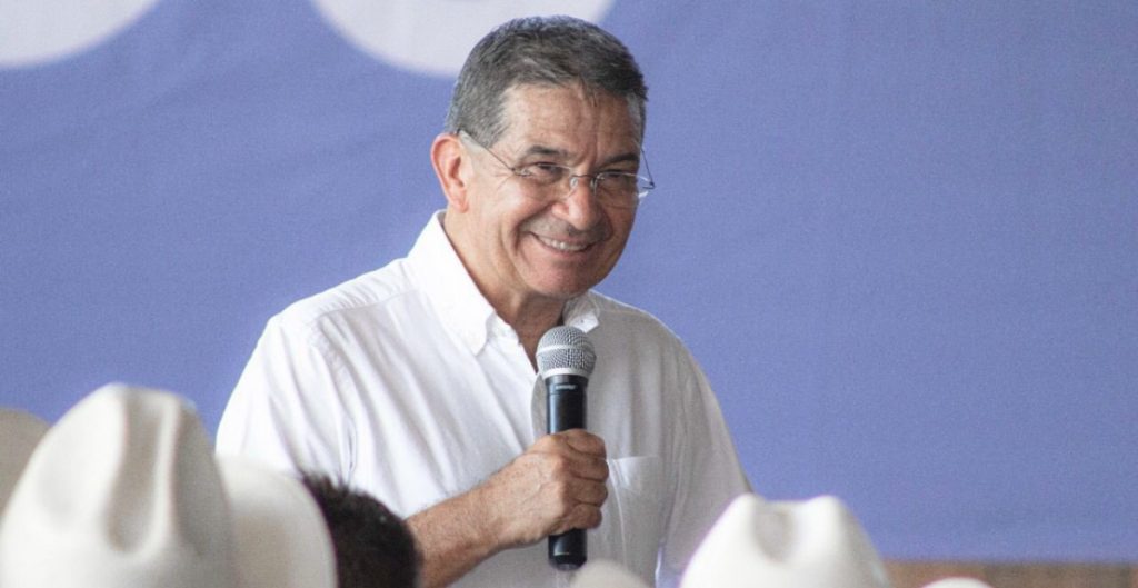 Norberto Barraza entregó contratos públicos a empresa en la que participa uno de sus socios