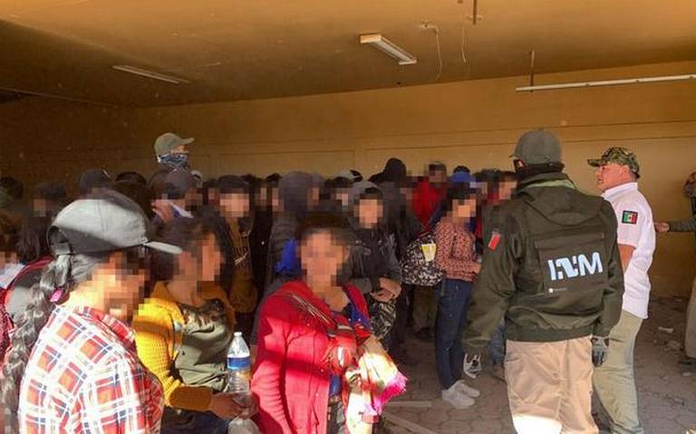 Localizan a 101 migrantes guatemaltecos en una casa abandonada en Santa Ana
