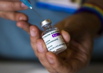 AstraZeneca admite efectos graves por la vacuna de covid