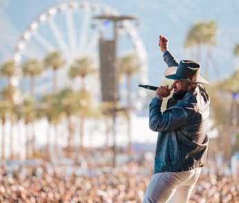 Carín León triunfa en Coachella