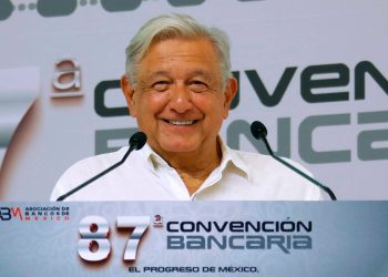 AMLO presume sus ‘otros datos’ en Convención Bancaria