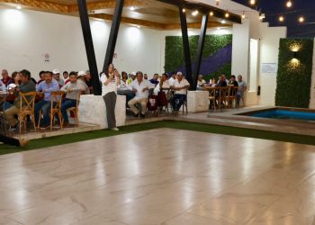 Sindicatos de Guaymas se reúnen con la doctora Karla Córdova González, candidata a la presidencia municipal.