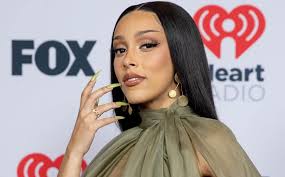 Doja Cat critica a los padres que llevan a sus hijos a sus conciertos