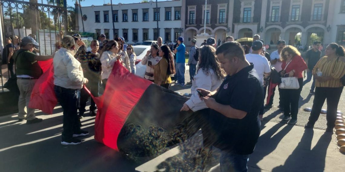 Estalla huelga en la Unison: Steus vota a favor y cierran las puertas