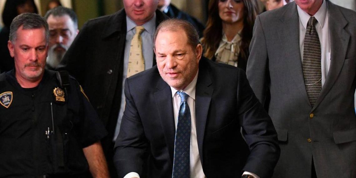 Harvey Weinstein es hospitalizado tras su regreso a Nueva York, según su abogado