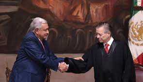 Respalda AMLO a Zaldívar y acusa venganza en su contra