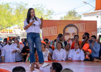 Natalia Rivera toma protesta a 1000 regidores ciudadanos de Hermosillo