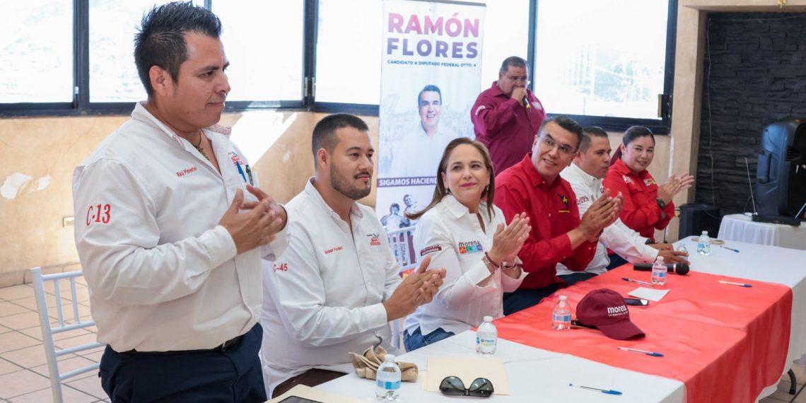 Escuchan taxistas propuestas de la doctora Karla Córdova González, candidata a la presidencia municipal