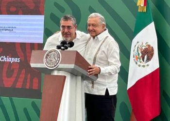 AMLO y presidente de Guatemala hablan sobre migración y extensión de trenes mexicanos al país centroamericano