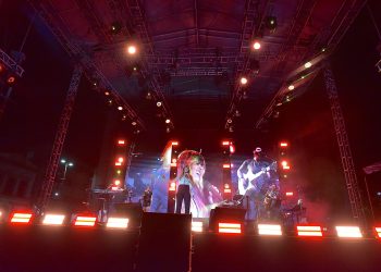 Deleita Kany García a fans en Fiestas del Pitic 2024