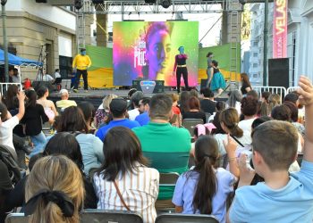 Disfrutan familias hermosillenses del teatro infantil durante Fiestas del Pitic 2024