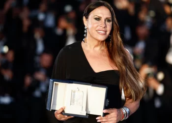 Karla Sofía Gascón denuncia a líder francesa por comentario transfóbico