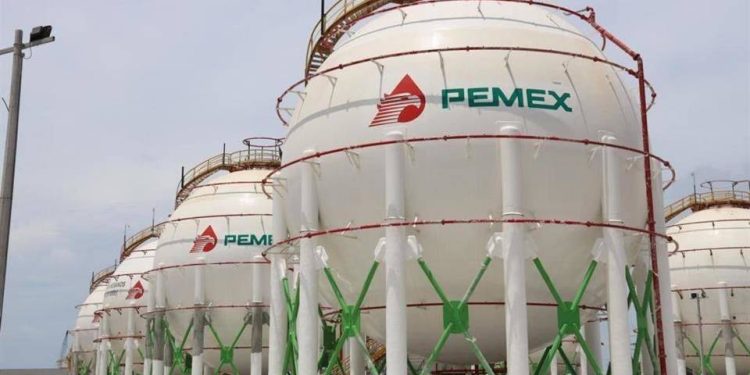 Cae producción de Pemex a peor nivel en 45 años