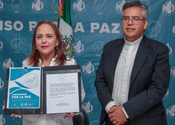 Participa doctora Karla Córdova González, candidata a la presidencia, en firma de la Agenda Nacional por la paz.