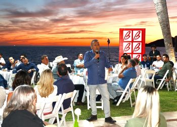 Parte de los ingresos por intercambio comercial generados en puertos de altura como Guaymas, debe generar recursos para obras municipales: Beltrones