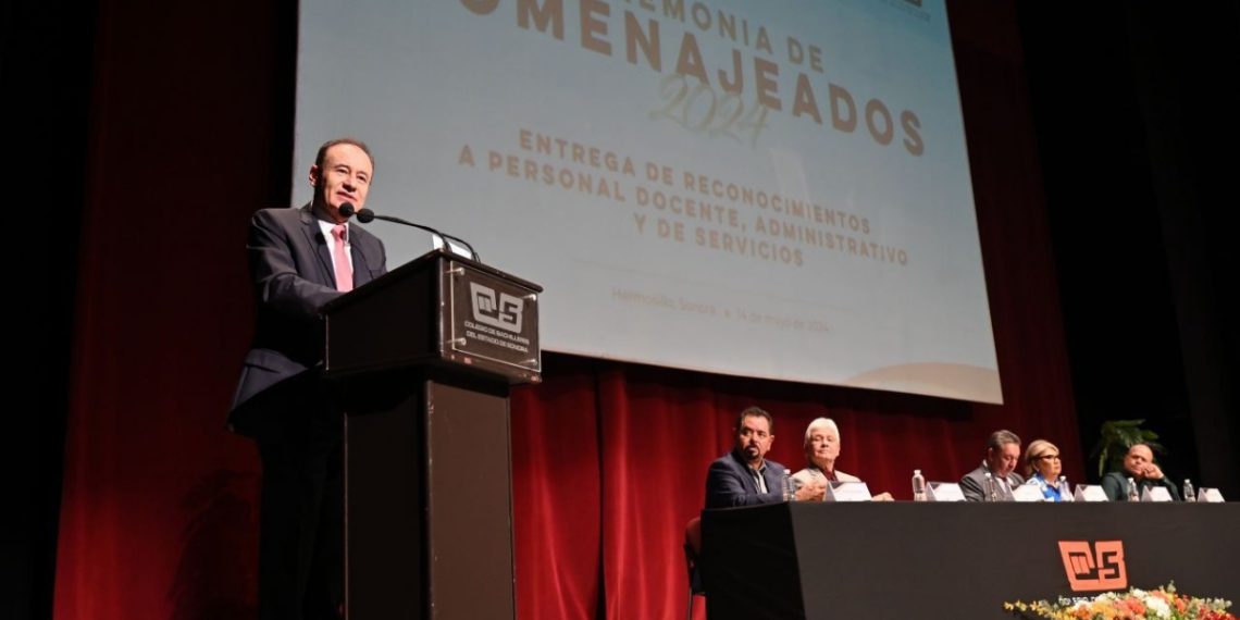 Preside Gobernador ceremonia de homenajeados de Cobach 2024