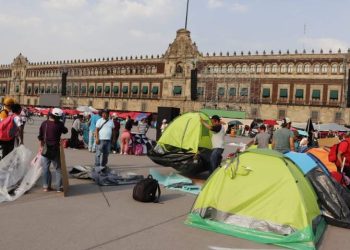 CNTE reubica plantón, pero se mantiene en el Zócalo