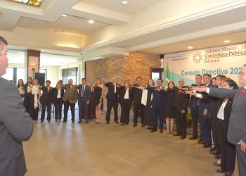 Atestiguan representantes del Ayuntamiento de Hermosillo relevo en el Colegio de Contadores de Sonora