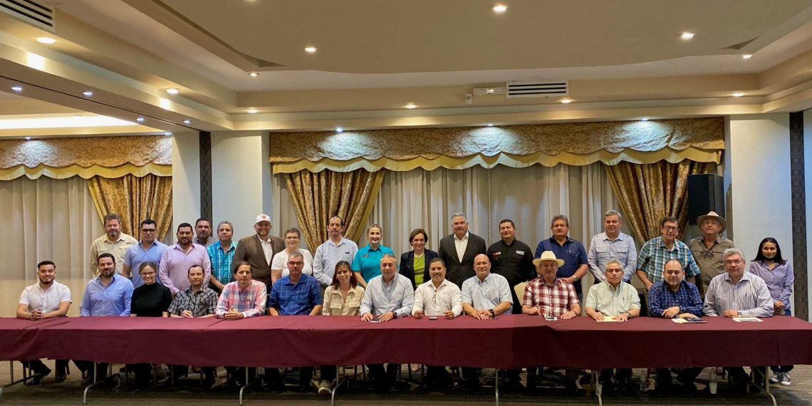 Fortalece Ely Sallard alianzas con especialistas en obras públicas y con vecinos de Las Praderas