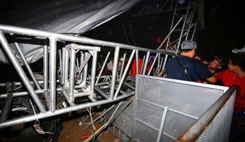 Mueren 8 tras colapso de escenario en acto de campaña en NL