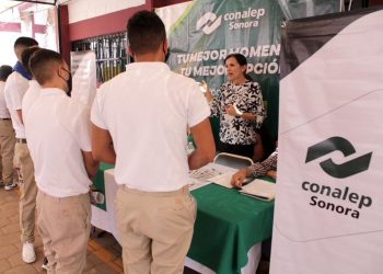 Presentan instituciones oferta educativa a jóvenes Itama en Expo Orientación