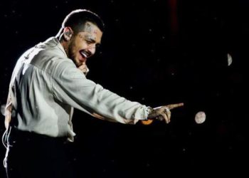 Christian Nodal, arrepentido de reemplazar dientes por diamantes