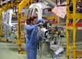 Mexicanos laboran más horas, pero no se refleja en su aportación al PIB