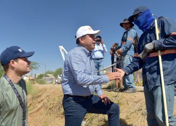 Supervisa Toño Astiazarán limpia de canales y arroyos