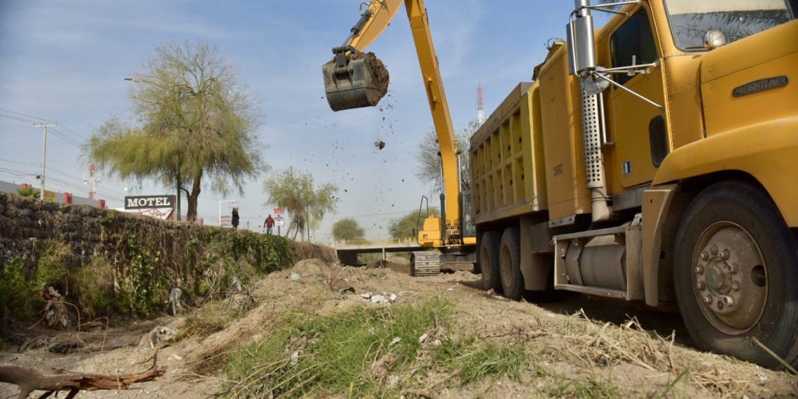 Mantiene Servicios Públicos Municipales limpieza de canales