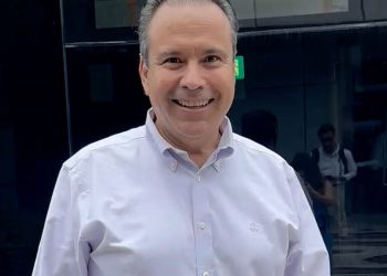 Busca Toño Astiazarán en China opciones de transporte eléctrico gratuito para estudiantes de educación superior