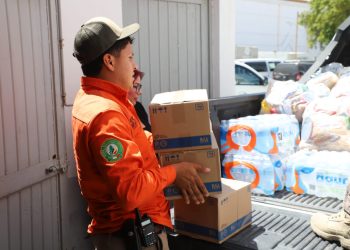 Sigue el envío de víveres a los combatientes de fuego en Yécora