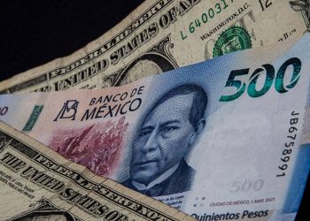 Dólar repunta y alcanza los $18.33